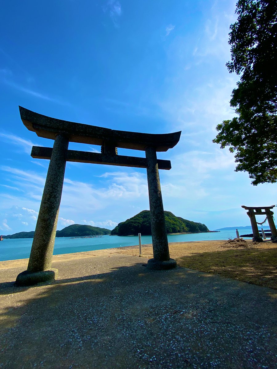 yakimaru_'s tweet photo. 鳥居と海と島

#姫神社
#写真好きな人と繋がりたい https://t.co/EDXThHt4my