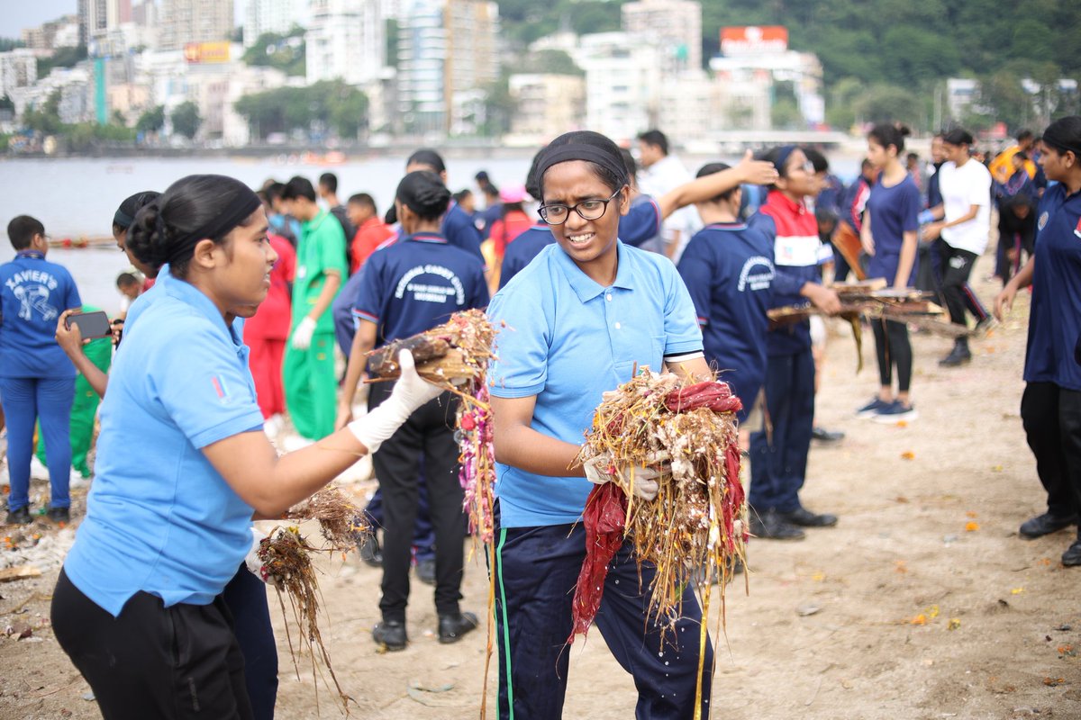 HQ_DG_NCC's tweet photo. Let's join hands to do what God cant do itself... Let's clean our beaches and shorelines. Join in #punetsagar campaign. Today morning our cadets cleaned tons of garbage from girgaon chowpatti, Mumbai. Join #puneetsagar 
@PMOIndia @HQ_DG_NCC @AnupamPKher @KirenRijiju @PIBMumbai https://t.co/j1IeQi6DI0