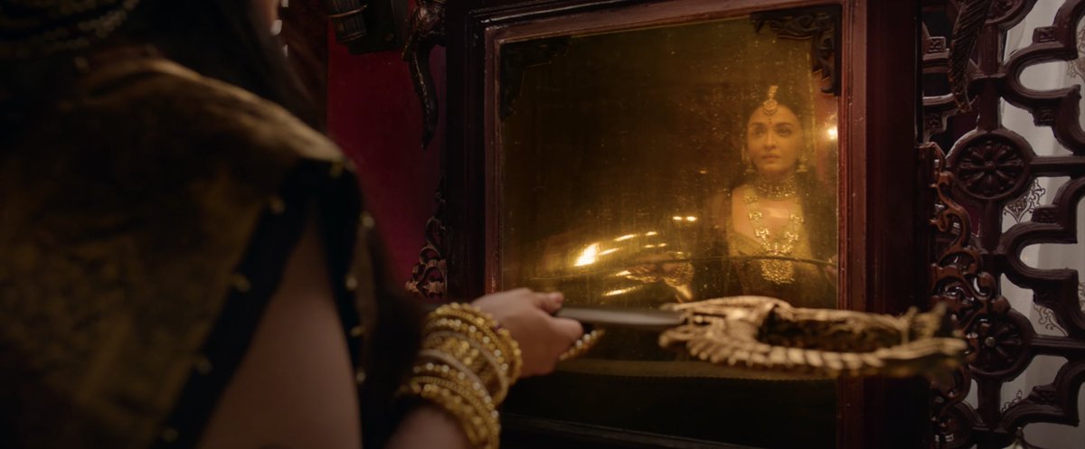 MadrasTalkies_'s tweet photo. Don't mind us, just crushing over @dop_ravivarman frames from #PS1😍

ICYM the trailer ▶️ https://t.co/kuZTYr8TyE

#PonniyinSelvan #CholasAreComing #ManiRatnam @arrahman @LycaProductions @Tipsofficial https://t.co/AfDfuQRBd8