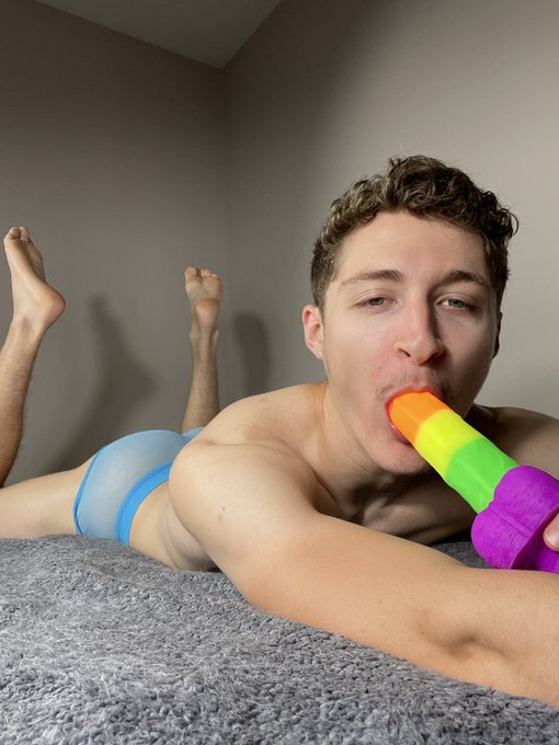 Looking for something else to suck 😏 https://t.co/66rcKUPJEd