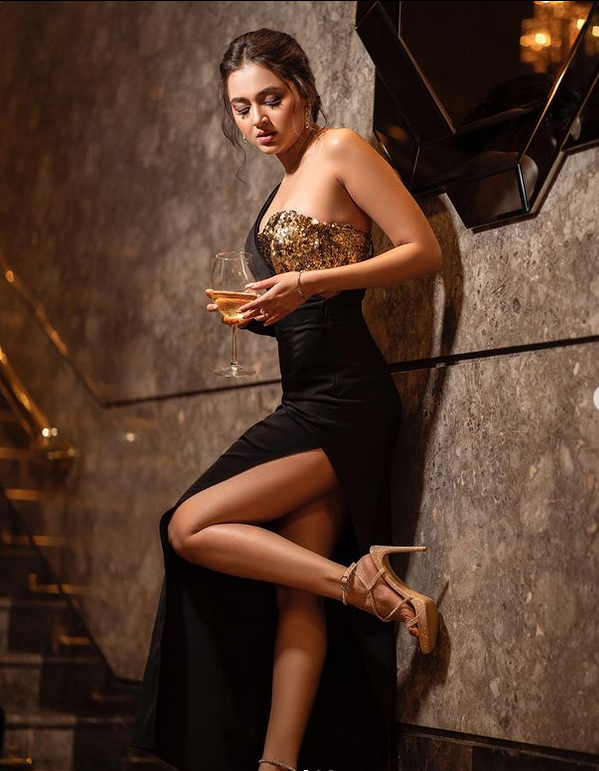 Tejasswi Prakash looks stunning black dress Photoshoot 🖤
#TejasswiPrakash #TejaTroops #TejRan #Pratha #PraRish #Naagin6 #Naagin6WithTejasswiPrakash #KaranKundrra