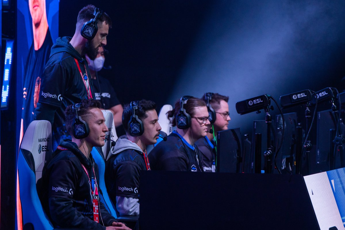 Here's some shots from <a href="/DreamHack/">DreamHack</a> Melbourne 2022, it was amazing meeting so many of ya'll 🥺📸