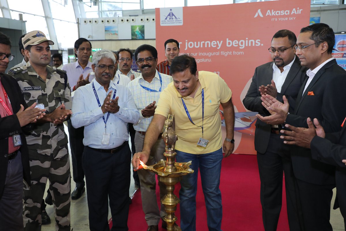 AkasaAir's tweet photo. Vanakkam, Chennai! 🙏
'Tis a special day as we took off for the first time from @aaichnairport today. 
Enjoy a glimpse of our celebrations at #Chennai airport! https://t.co/rq0NxIV7l3