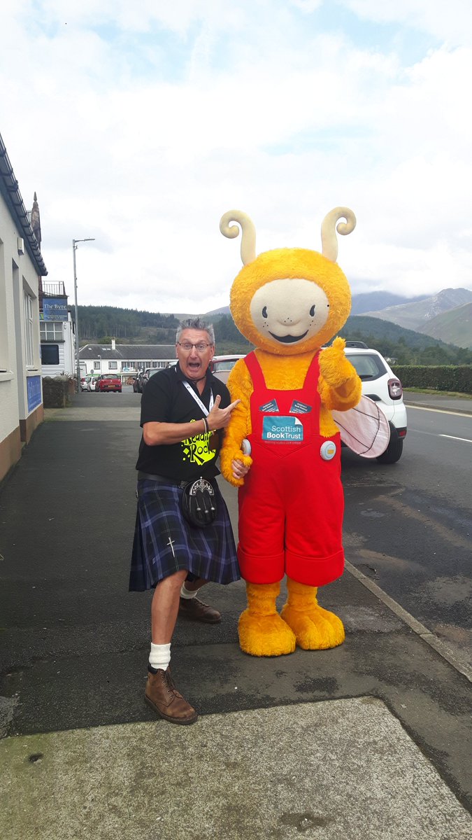 StuartReidBooks's tweet photo. What a brilliant day! 📚 Bye bye mainland, hello @WeeMacArran book festival 😃 Hi @TaleTwisters, hello #BookBug, BIG hello to pupils from the two primaries who came to see me... and hello Mr Bollinger 🍾 https://t.co/cBFkGktH5r