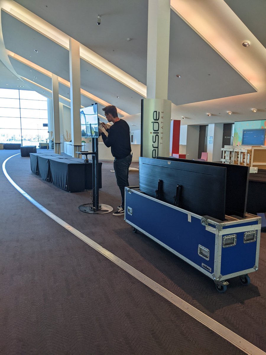 Rebecca Waters tweet media