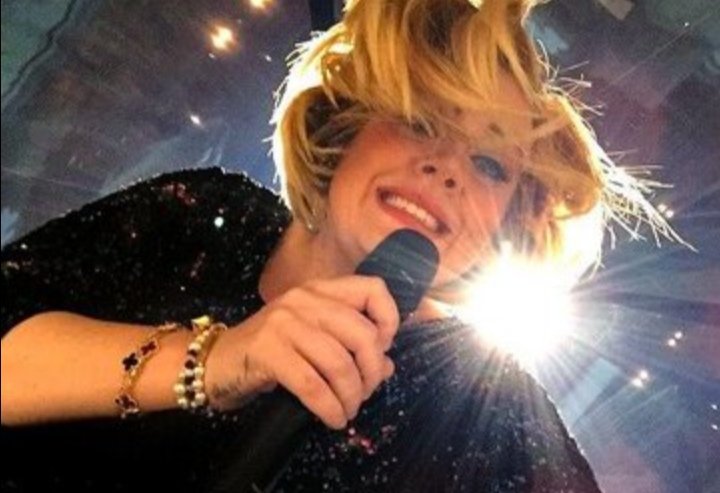 adeleeglory's tweet image. This Adele picture has me under a spell 🤍🤍🤍