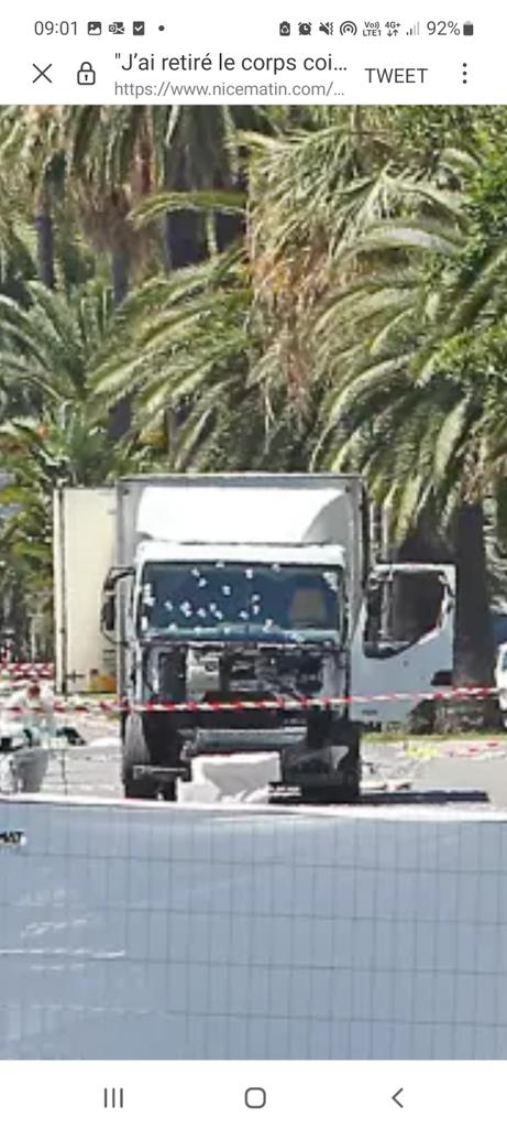 DubocStephenson's tweet photo. @Nice_Matin Si tu regarde bien ya aucune balle qui est en face ...on voit le courage  pour tirer sur des jeunes banlieusards qui force un barrage , pour moi un gendarme policier ou militaire doit et devrai ce donner corps et âmes ( si ils ont peur ya dla place dans l'administration ).. https://t.co/AcURzKhgka