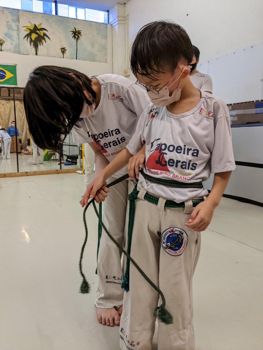 capoeiragerais_'s tweet photo. 今日のキッズクラス（親子カポエラ）終了後、トロッカジ·コルダオン（帯の交換式）を行いました！
おめでとうございます🌟
＃カポエラ
＃カポエイラ
＃capoeira
＃京都
＃習い事 https://t.co/HDsslKUwQR