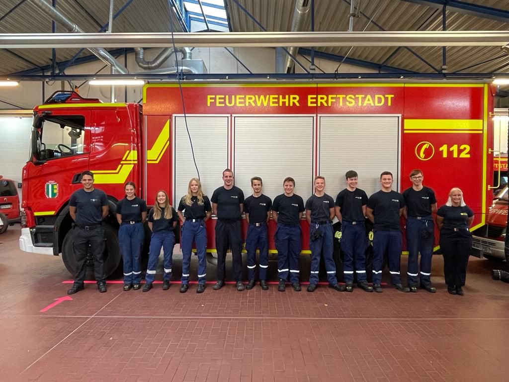 FF_Erftstadt's tweet photo. 10 Jugendfeuerwehrleute nehmen heute an der Leistungsspange der Kreisjugendfeuerwehr in #Hürth teil. Die Jugendlichen im Alter von 15 bis 17 Jahren aus den Ortsteilen #Gymnich und #Liblar arbeiten bereits seit mehreren Monaten auf den heutigen Tag hin. https://t.co/9eIObGIONb