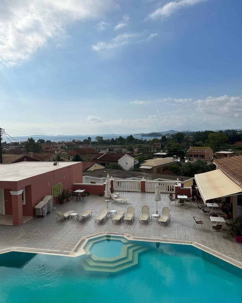 hsimpsonwillis's tweet photo. Don’t think ill ever get tired of this view #ipsos #corfu #homefromhome https://t.co/RKd8KdcjB3 https://t.co/FvG4gZq1ln