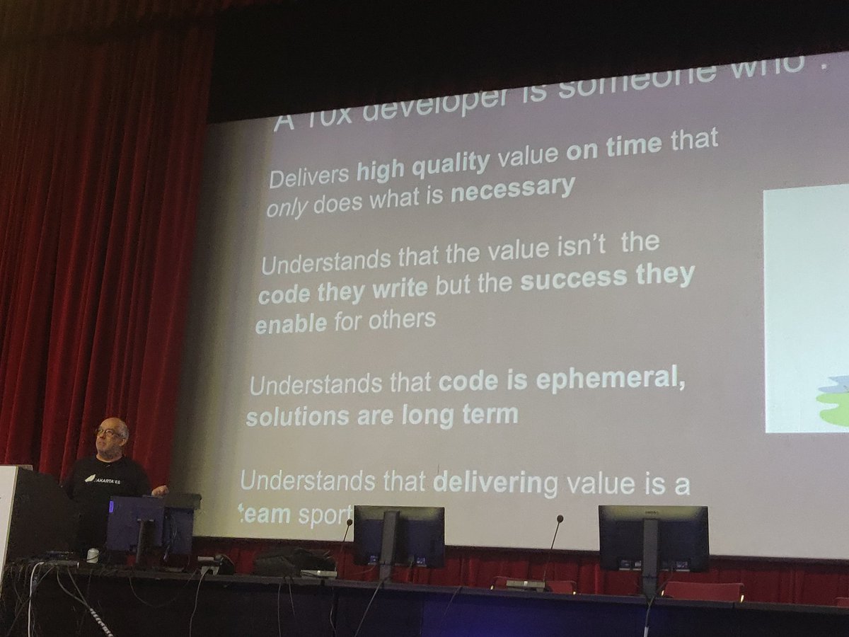 VoxxedMilano's tweet photo. Who a 10x developer actually is according to @spoole167 at @VoxxedMilano keynote #VDM22 https://t.co/dE6QDCHESh