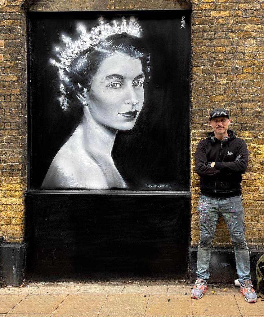 BKMuldoon's tweet image. Essex-based artist Dan Kitchener, also known as Dank, has unveiled a striking mural of the Queen
He painted the mural of Her Majesty on the side of a building in West Street, Rochford, after he felt “compelled” to recreate an image of her ❤