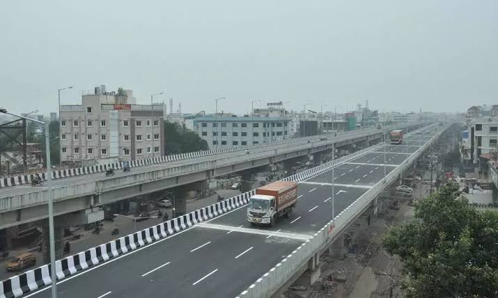 AndhraIndex's tweet photo. Benz Circle Flyover in Vijayawada built by the Central government, is a 2.3 kilometres flyover part of National Highway 16 and National Highway 65. 

It was opened for public use in February, 2022 and this led to drastic decrease in vehicular traffic in the city. https://t.co/yKSywbr0uN