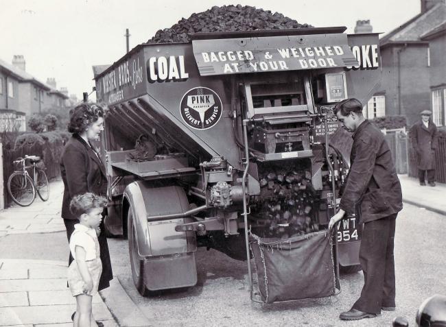 YesterdaysBrit1's tweet photo. Coal.
#life #Nostalgia #Flashback #MEMORIES https://t.co/h4HLvVX2Nb