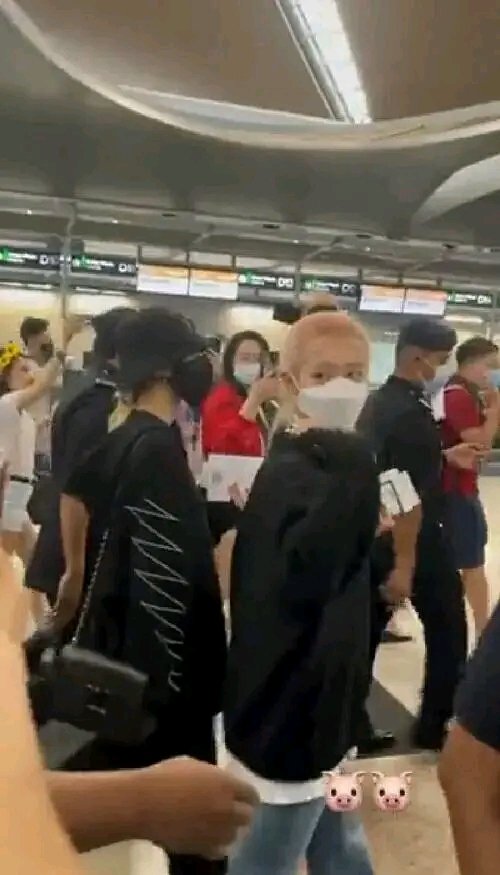 I_DLE_NEWS's tweet photo. @G_I_DLE to Manila.

Bawi tayu next life😥😥 https://t.co/OtATwpnC7y