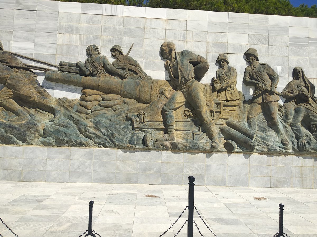 Çanakkale bu vatanın gururla vatan sevgisi,vatan kıymetini öğreten dehitliklerin yeridir