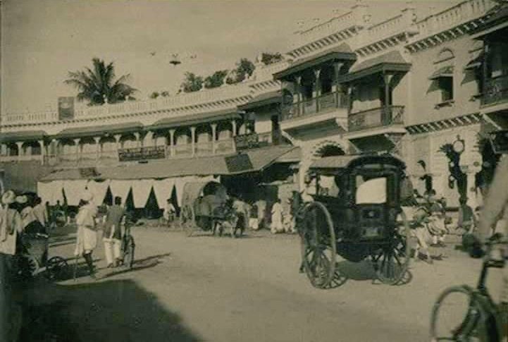 Did you know land of BegumBazaar was gifted to merchants of #Hyderabad by Humda Begum, wife of Nizam Ali Khan, Asaf Jah II, for trade & commerce. After developing into a market, this bazaar came to be known as Begum Bazaar. @KTRTRS @SyedAkbarTOI @HiHyderabad @swachhhyd @serish
