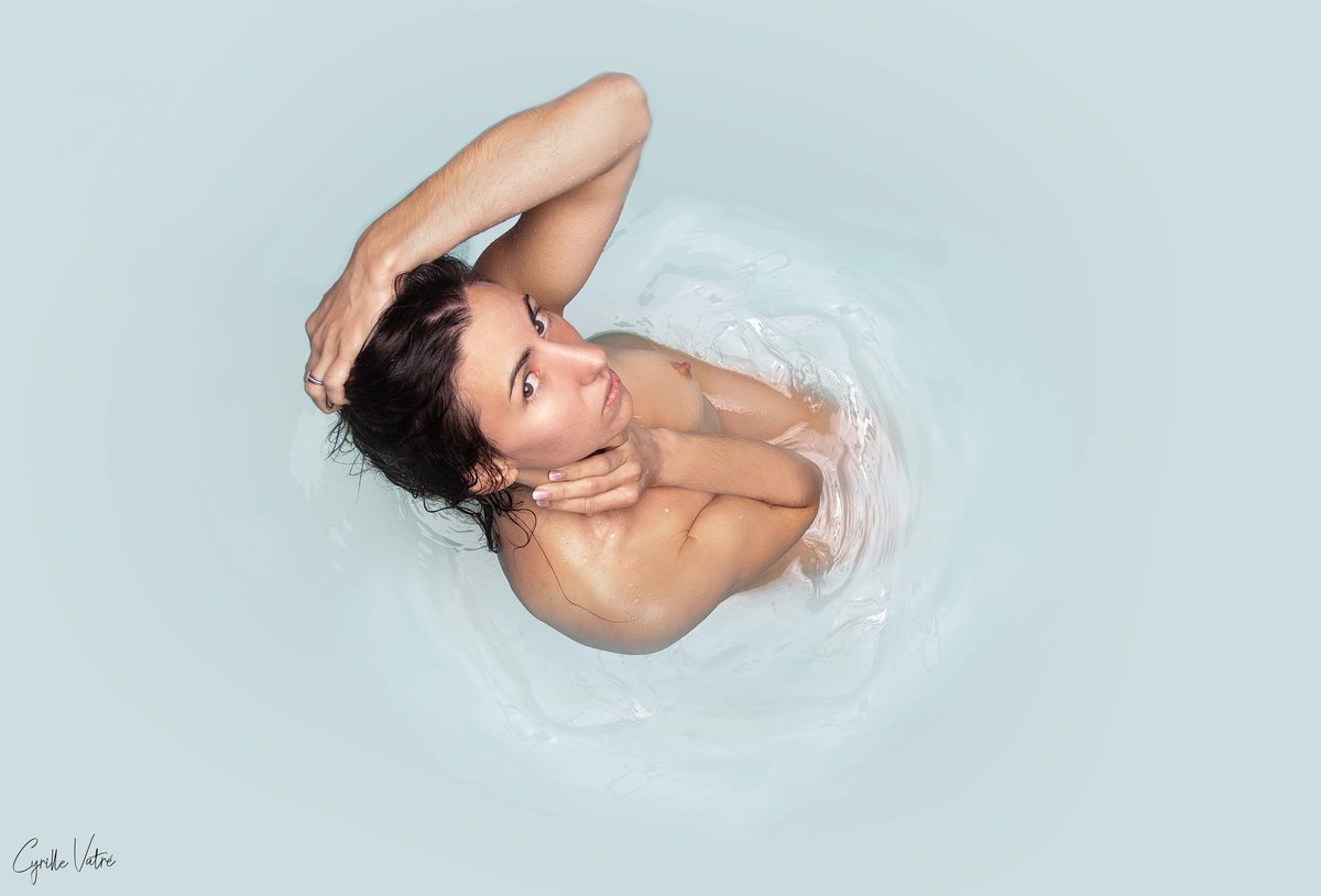 44_lorena_'s tweet photo. Dans mon bain de lait https://t.co/pBcF4oE2IA