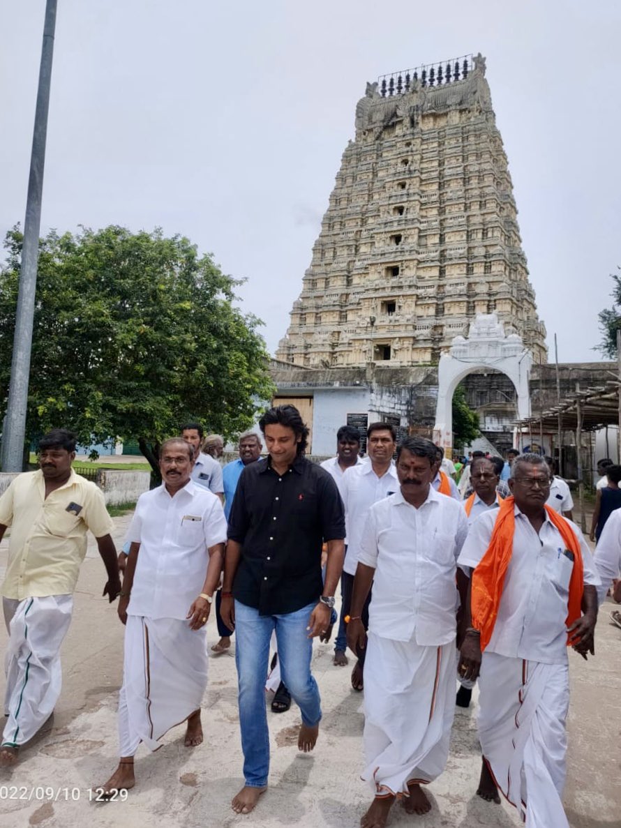 Offered prayers at the Ekambareswarar temple, where Lord Shiva sits in the elemental form of Earth along with <a href="/BJP4TamilNadu/">BJP Tamilnadu</a> karyakarthas 🙏🏻 om Namashiva 🙏🏻