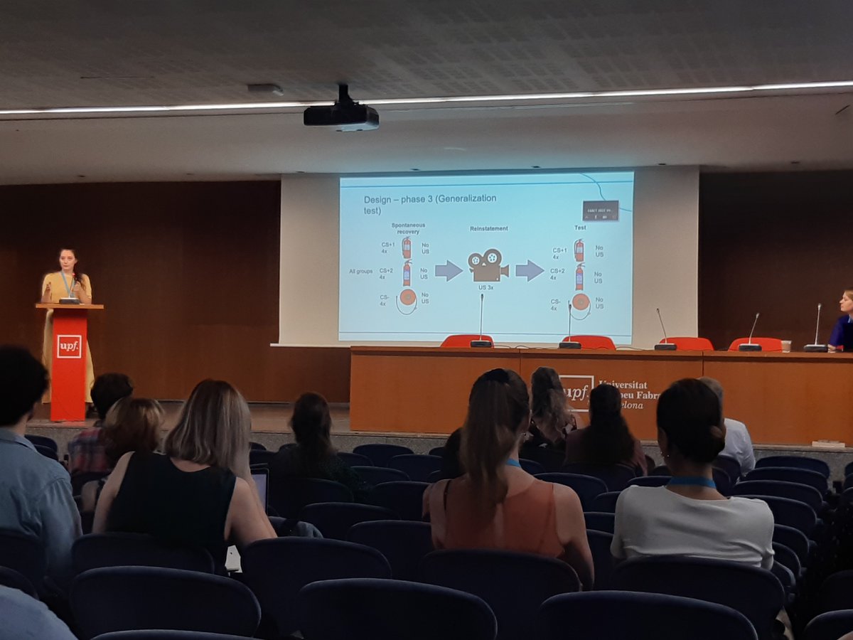 Super proud of my PhD-students <a href="/KockMerle/">Merle Kock</a> #ElineBelmans <a href="/liesbethbgrt/">Liesbeth Bogaert</a> and <a href="/mandy_woelk/">Mandy Woelk</a> presenting their work, funded by <a href="/FWOVlaanderen/">FWO</a> (and  <a href="/rodeneuzendag/">Rode Neuzen Dag</a>) <a href="/eabct2022/">eabct2022</a>. <a href="/CLEPLeuven/">KU Leuven CLEP</a> <a href="/EppUtrecht/">Experimental Psychopathology lab Utrecht</a> <a href="/LMC_Mindfulness/">Leuven Mindfulness Consortium</a> <a href="/PPW_KULeuven/">PPW_KULeuven</a>