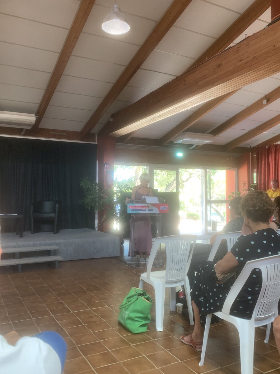 Présente pour @asso_jetsdencre à l’université de rentrée de la Ligue de l’enseignement. On y parle mobilisation face à la banalisation de l’extrême-droite : pour cela nous réaffirmons la nécessité de poursuivre les actions en faveur de l’#EMI et de la lutte contre les fake news.