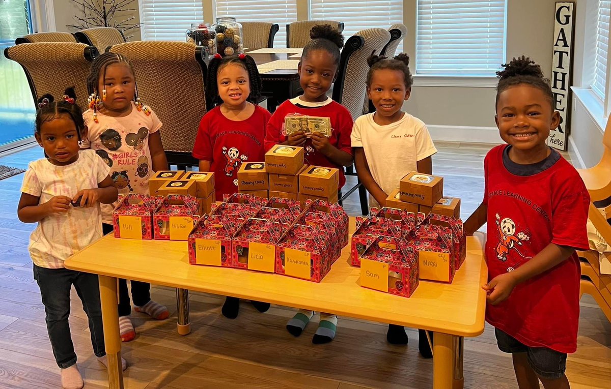 marshall0093's tweet photo. We are now two Saturdays away from our second annual Homeless and Single Parents the cookout!!! Join us and help us be a blessing.  OMG special shout out to the Panda Club for raising funds by having a cookie fundraiser❤️ 
#CommunityStandUp https://t.co/18iBbZtjWd