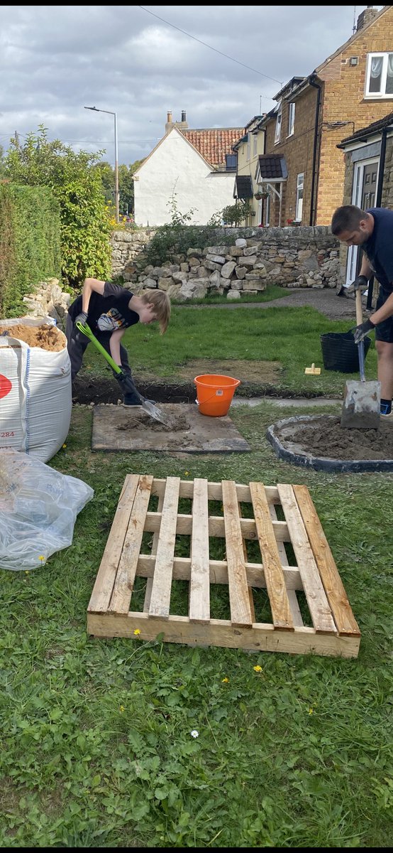 louiseJM17's tweet photo. Joshua in y6. Learning beyond the classroom 💕 helping his uncle mix concrete to build a wall 🧱 @SpaAcadAskern https://t.co/0Yv9DFnUCy