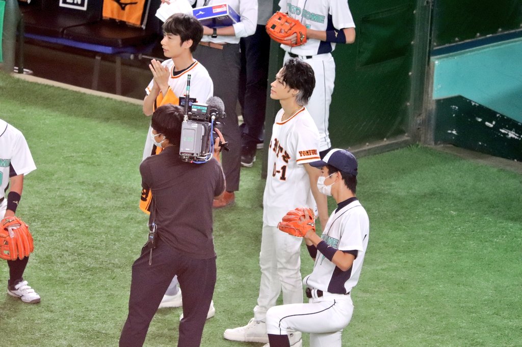 FcS11D2akAAk_wk?format=jpg&name=medium