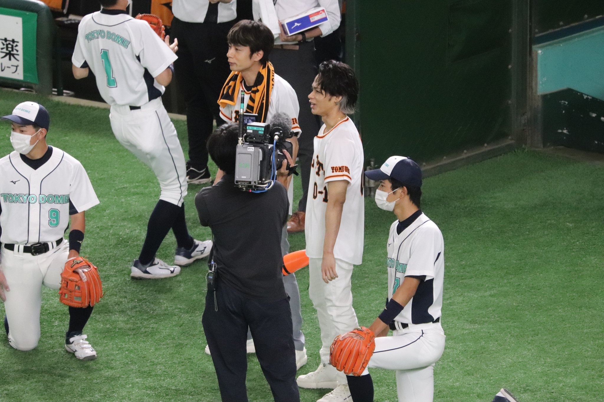 FcS11cDaQAAt1_r?format=jpg&name=large