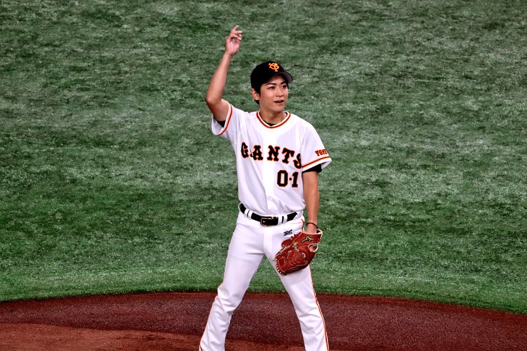 FcS1TntaIAMogBn?format=jpg&name=medium