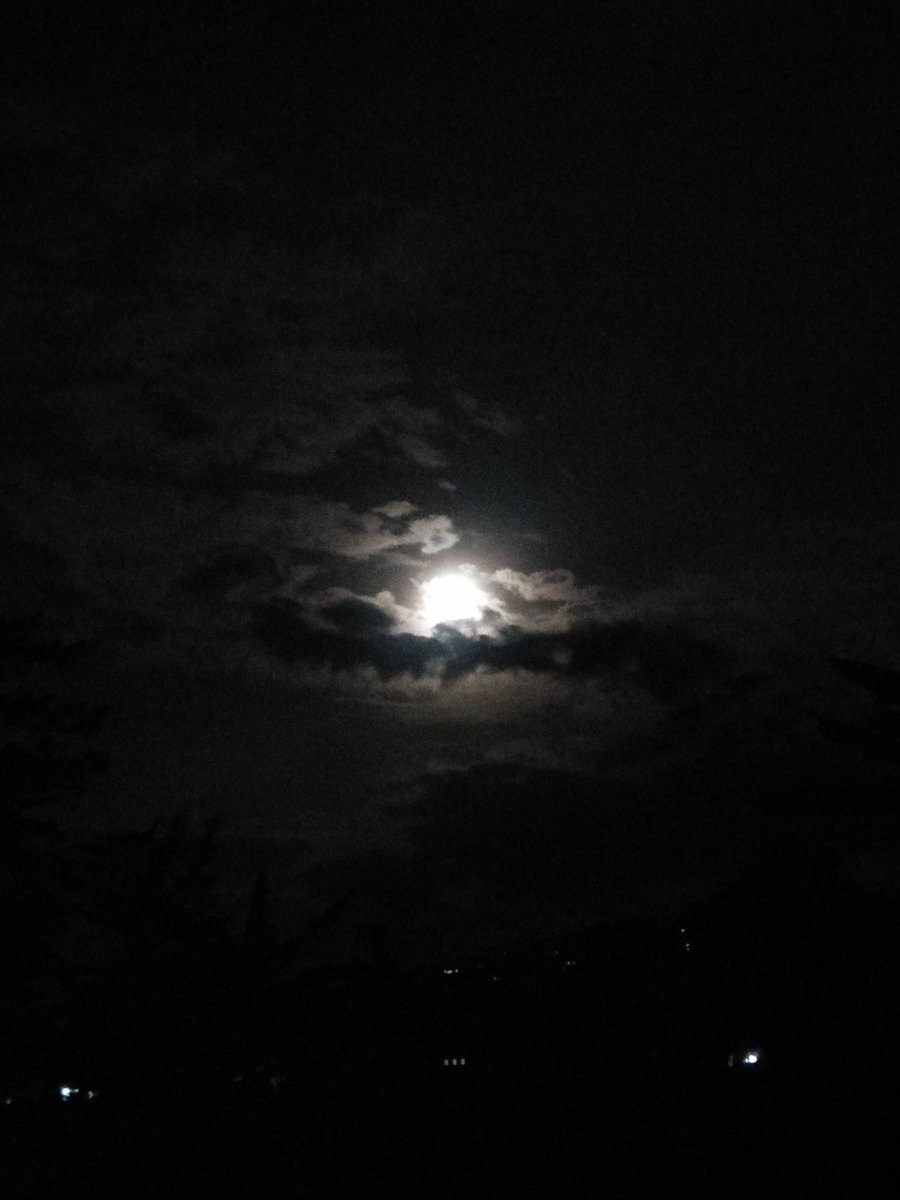 BangsingKayu's tweet photo. Rahajeng rahina Purnama sasih ketiga. Dumogi state kenak lan rahayu sareng sinamian. πππ
#purnamaketiga #bulanpurnama #pov #viewofthenight https://t.co/1zQXtdGvdF