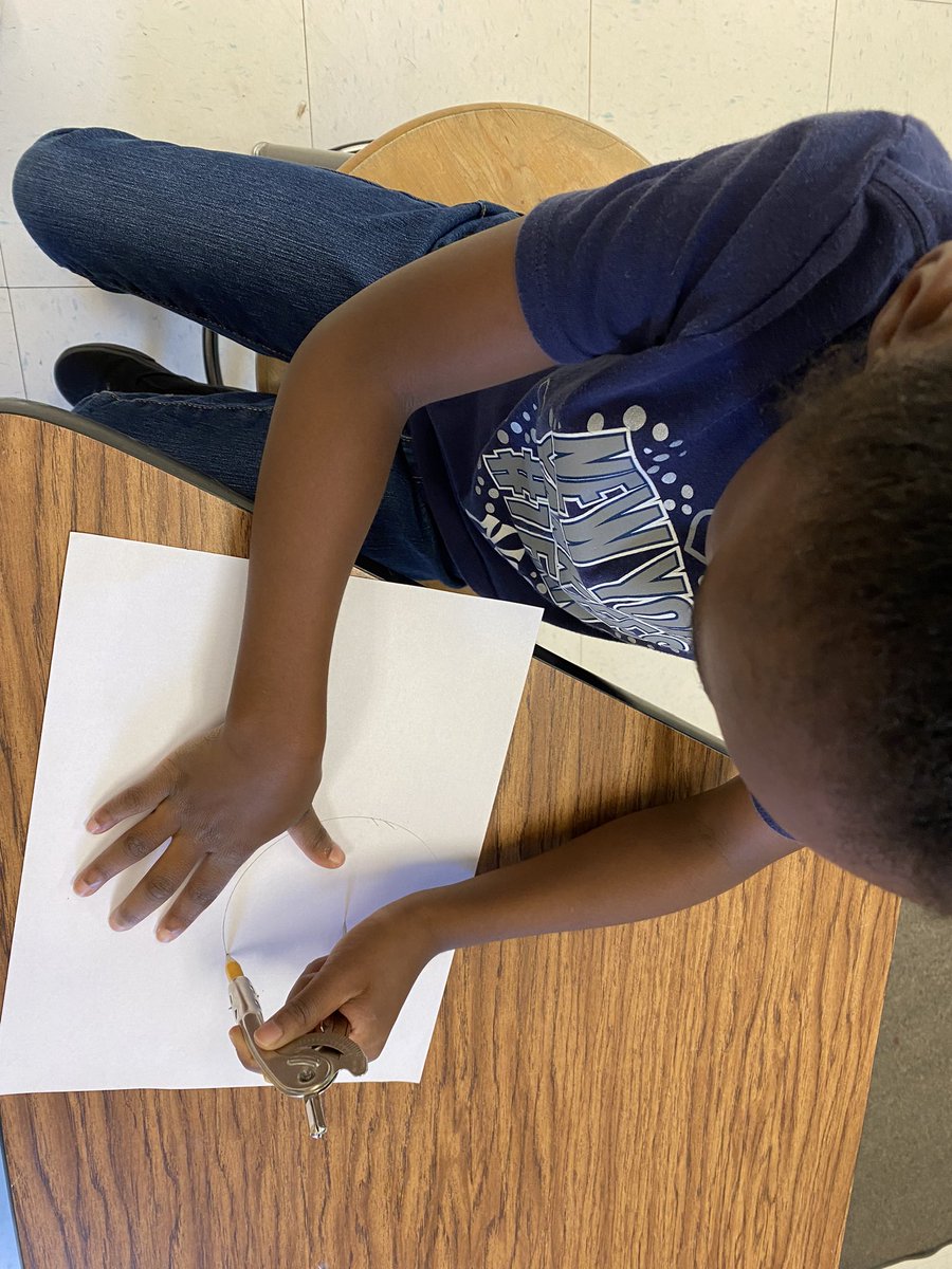 MiragliuoloArt's tweet photo. @Kingswoodbuzz Our topic this week was, “What do artists do?” Student responses included, “artists are curious and creative, work together, inspire, never give up, express their feelings”#TABChat #WakeCountyNCTAB #WhatStartsHereChangesEverything #TheirWorkNotMine https://t.co/eOk0NMvyE6