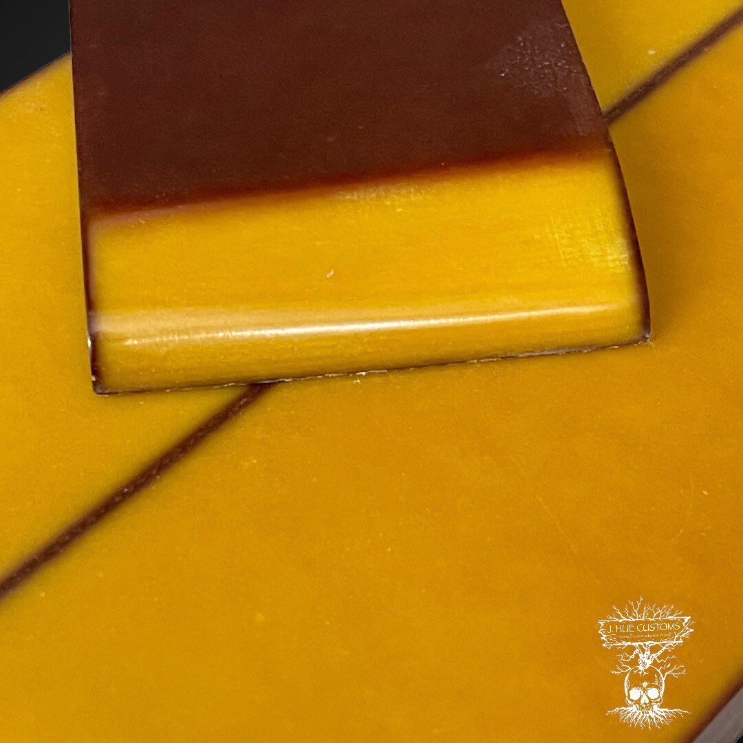 jhuecustoms's tweet photo. Some beautiful Vintage Paper Butterscotch Micarta Scales available on our #etsy  shop https://t.co/le4b4cbkm6 #vintage #micarta #paper #butterscotch #bark #folder #linerlock #edc https://t.co/uLdHmV2cnW