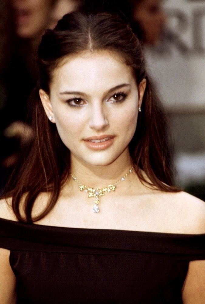 padmestrap's tweet photo. the feminine urge to be literally any photo of 90’s natalie portman off pinterest https://t.co/FQeX8XL3eL