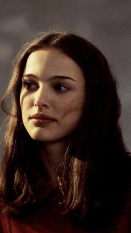 padmestrap's tweet photo. the feminine urge to be literally any photo of 90’s natalie portman off pinterest https://t.co/FQeX8XL3eL