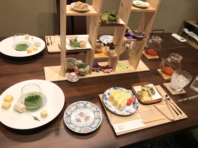 パンダのお団子食べたり
京都町屋の和風アフターヌーンティーも堪能
久しぶりに会った友人が色々探してくれてて感謝!
都結びのクリアファイルと忍者グッズのお土産も嬉しい 