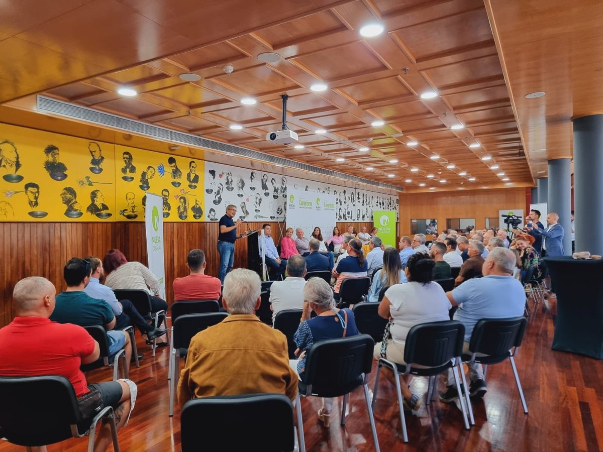 RomanRodWeb's tweet photo. 🏴󠁧󠁢󠁳󠁣󠁴󠁿Día importante el vivido hoy en Santa Cruz de Tenerife. Iniciamos una nueva etapa en la capital tinerfeña con un equipo de mujeres y hombres comprometidos por el bienestar de su gente. 
🇮🇨El canarismo progresista viene para quedarse. https://t.co/aytd4skClX