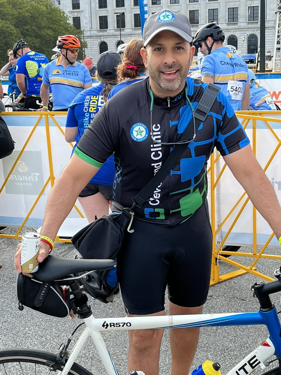 caseccc's tweet photo. Dr. Lathia ready to rock and rollll for the cure. #molecularoncology #caseccc #casesom #velosano #fightcancer #CancerResearch https://t.co/PJYwswyZ0S