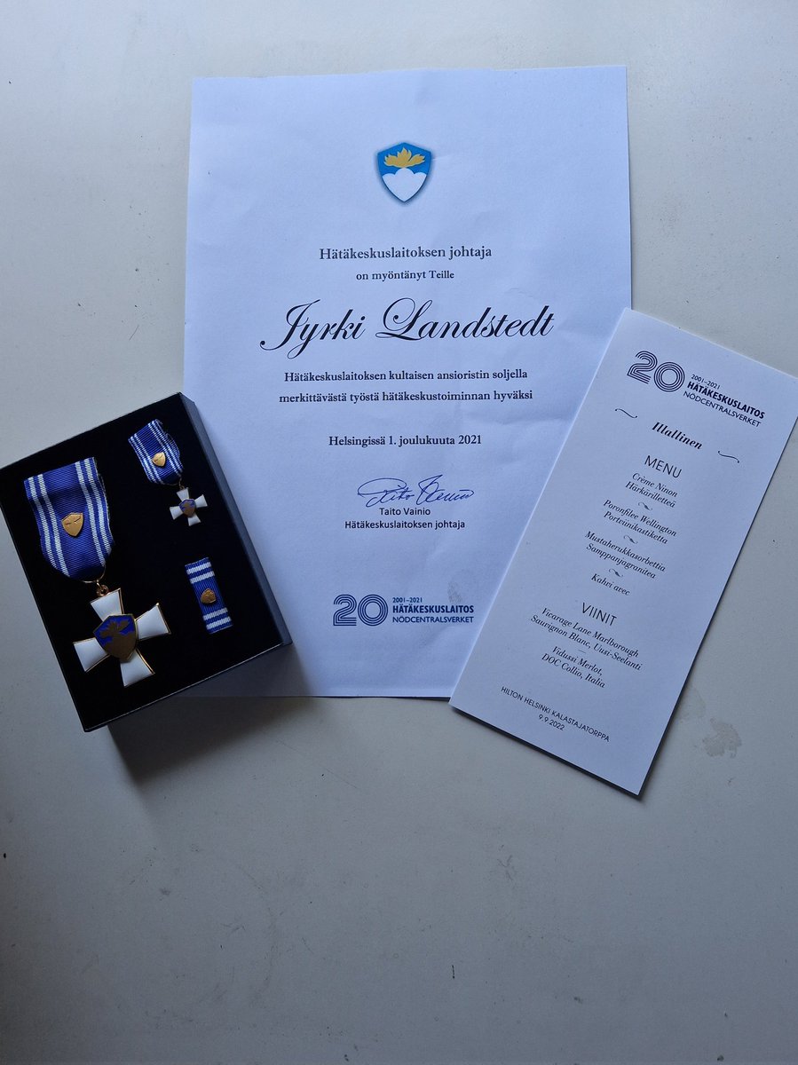 Onnittelut <a href="/112_Finland/">Hätäkeskuslaitos</a> kahdestakymmenestä vuodesta avun ja turvallisuuden ensimmäisenä lenkkinä. Kiitos ikimuistoisesta 20 v juhlasta ja huomionosoituksesta.