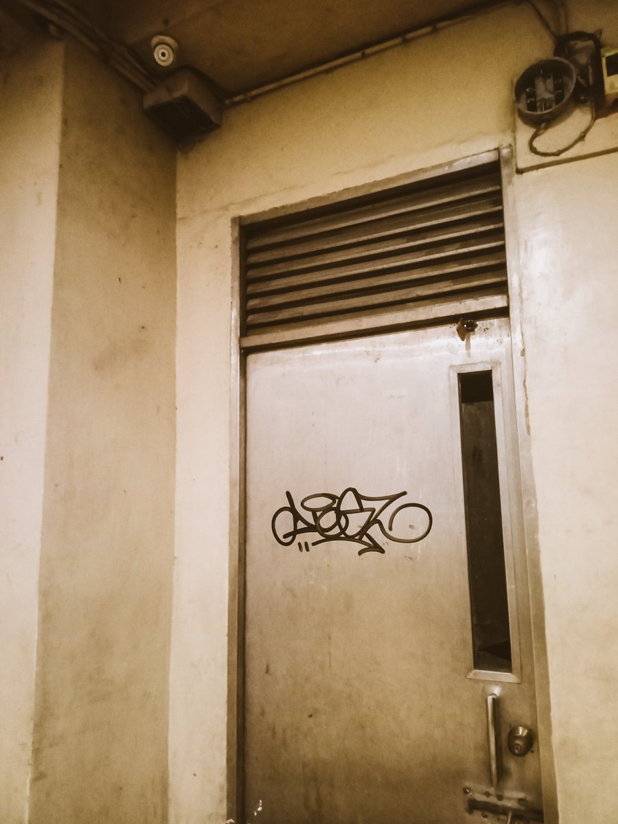 Die_gz21's tweet photo. Night sesh.👀
#graffititagging
#bombingstickers
#graffitiart https://t.co/mf6SEHlQJP