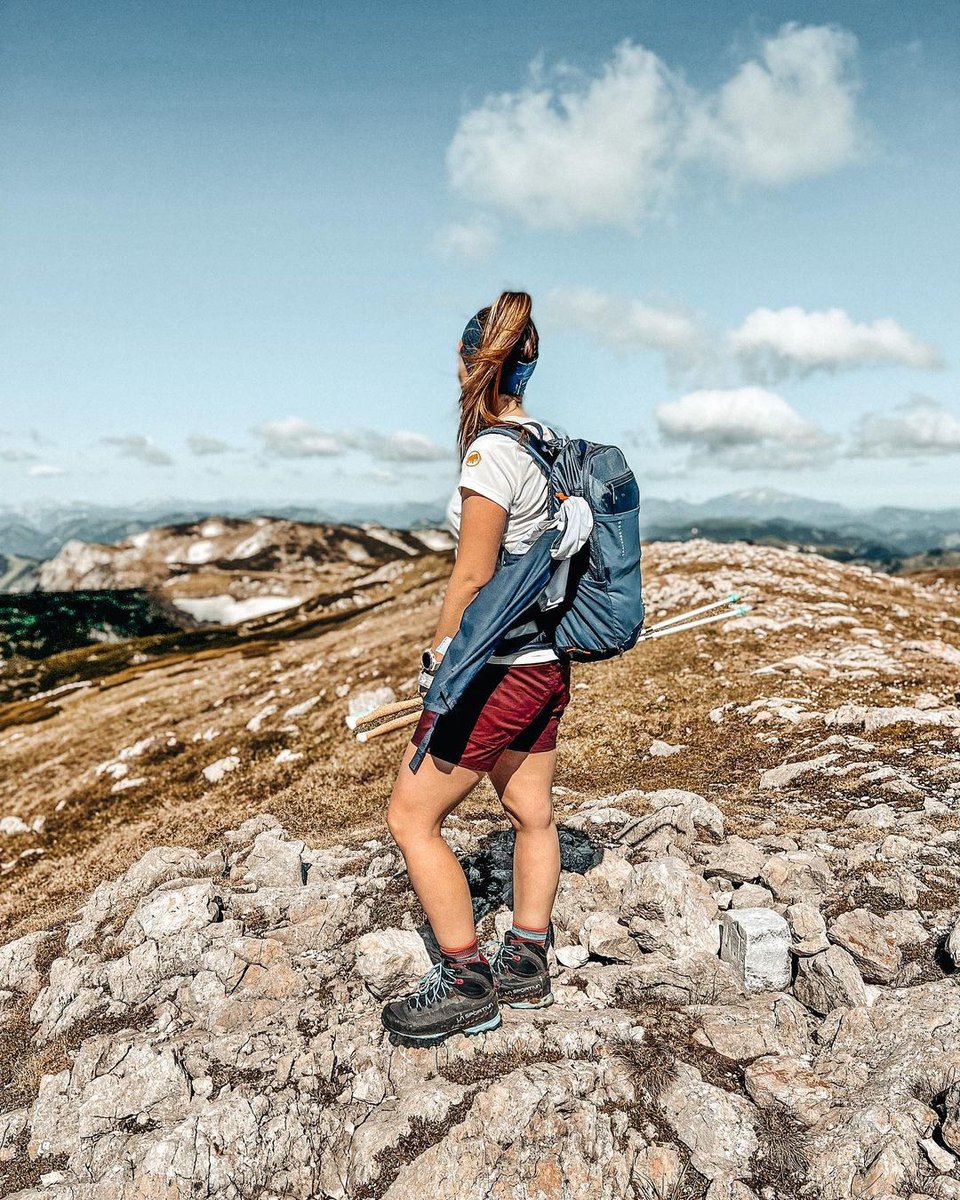 shilass2's tweet photo. 🥰If you’re happy doing what you’re doing, then nobody can tell you you’re unsuccessful ❤️
.
.
.

#thoughts #positivity #positivevibes #frenchalps #allaboutadventures #mountains #mountainlife #mountainlovers #bergliebe #glacier #hiking #hikingadventures  #selfie #happyda #travel https://t.co/qApIE6L1rI