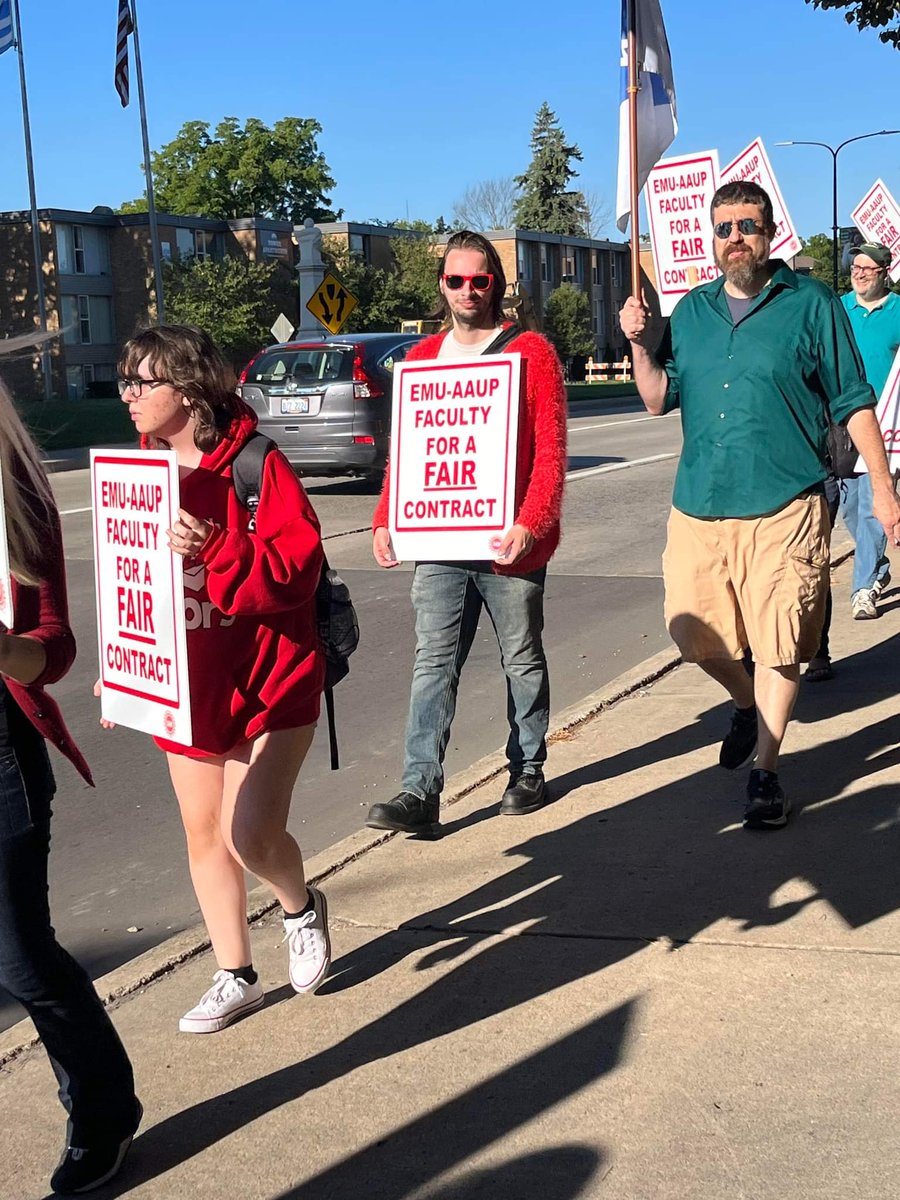 EMUAAUP's tweet photo. Stand With our Bargaining Team!
We will be out on the Picket Line today from 10:00am - 1:00pm to stand with our Bargaining Team and show EMU Admin we will not back down.
Join us at Welch Hall.
#TruEMU #FairContractNow #UnionStrong #settlethedamncontract #educationfirst https://t.co/DdthrW9Is8