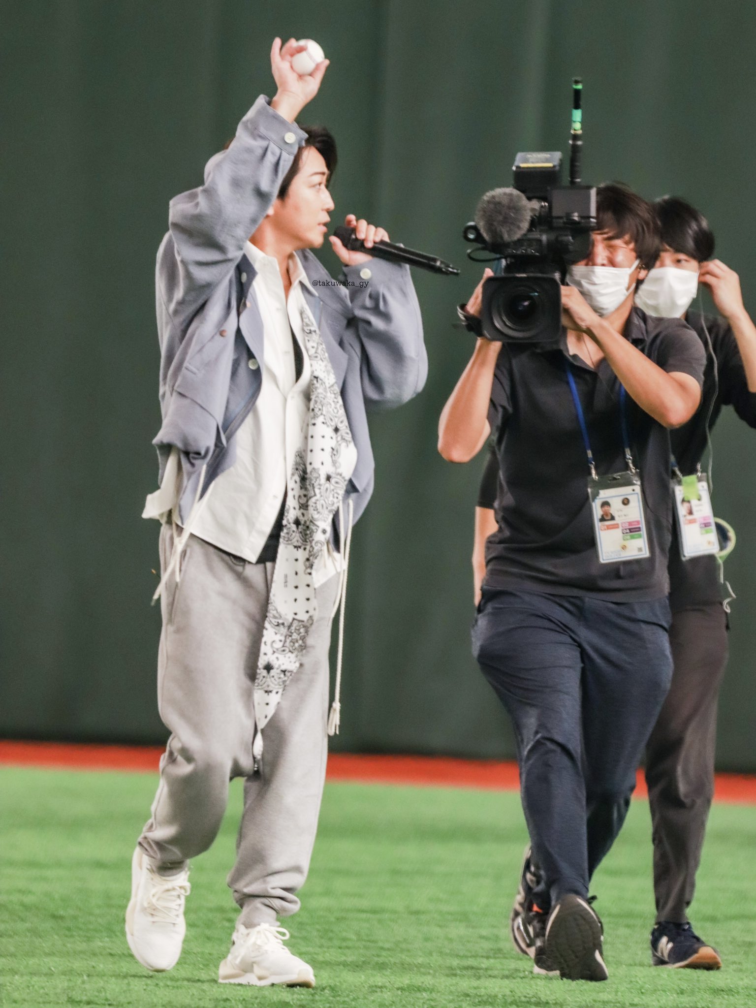 FcS4tQDaMAISfky?format=jpg&name=large