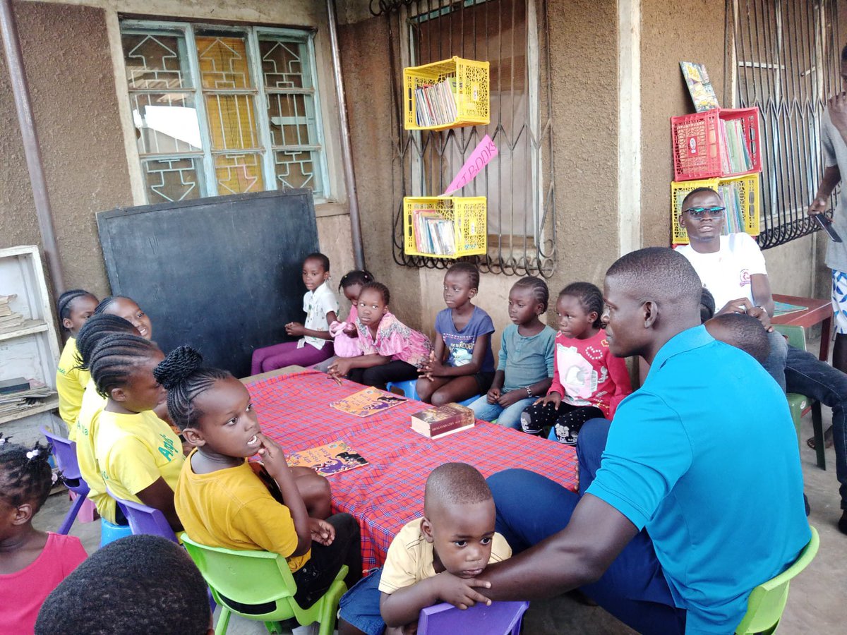 okaka_ambwaya's tweet image. Day well spent at Angels of Sunset community library Manyatta,Kisumu.Impacting the next generation of leaders
#RotaractInAction
