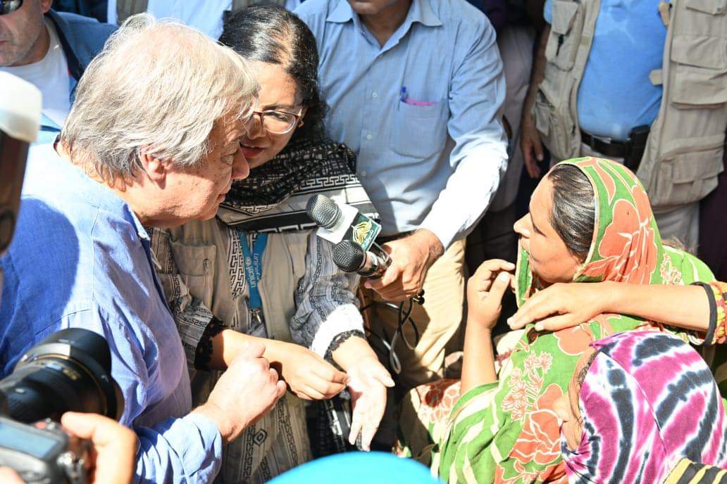 PPPSindhPK's tweet photo. وزیراعظم پاکستان شہباز شریف، وزیر خارجہ بلاول بھٹو زرداری اور اقوام متحدہ کے سیکریٹری جنرل انتونیو گوتریس کی سیلاب متاثرین کو تمام مسائل کے حل کی یقین دہانی۔ https://t.co/Lh9YACr1iT