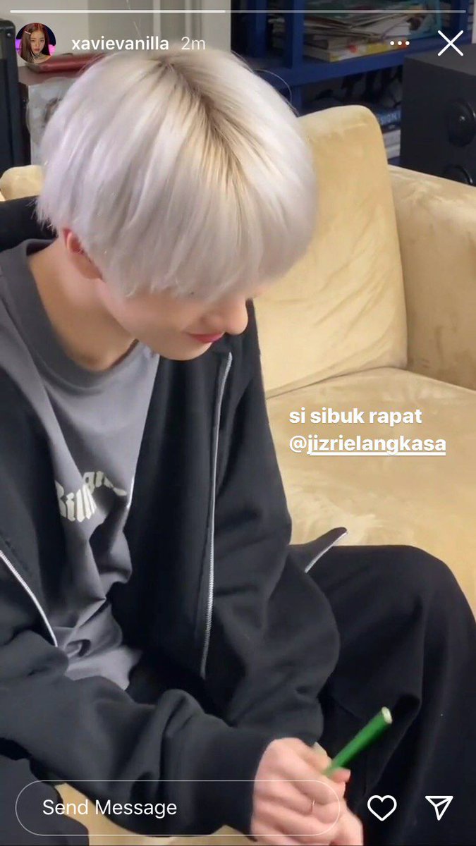 whitetulipsz's tweet photo. anak organisasi bf, sekolah pulang main gf
malem minggu nya #vickyandy
two tweets au https://t.co/FTQg1IkmWW