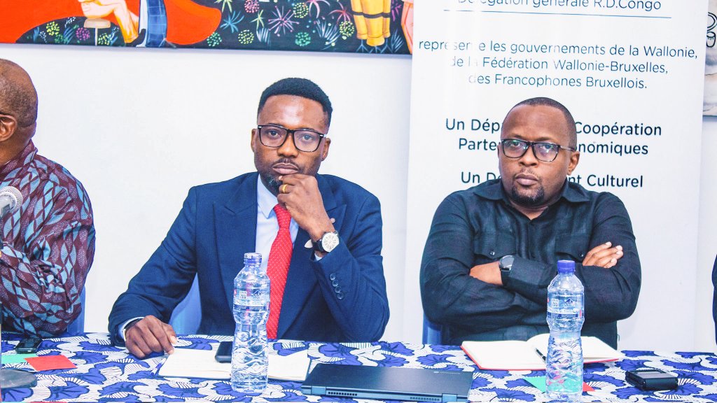 JECUD_RDC_'s tweet photo. #RDC #ELECTIONS #AMBASASSADE_BELGIQUE #LYREC #BILENGE_NA_MAPONAMI
L'ONG JECUD-RDC a participée activement et avec enthousiasme au Café Électoral organiser par l'ambassade de la Belgique en RDC au Centre Wallonie Bruxelle.
@J_SHABANI_Lukoo
@juvenalmunubo
@Presidence_RDC https://t.co/l2az776RGg