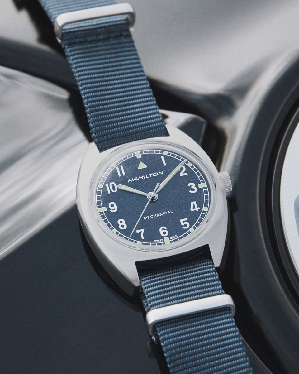 hamiltonwatch's tweet photo. A view from the cockpit. The stunning aviation blue makes the Khaki Pilot Pioneer Mechanical an essential tool for traversing the skies in style: https://t.co/VIsznBpB6X
#hamiltonwatch #khakiaviation #pilotwatch #aviation #sky
(Ref. H76419941) https://t.co/gvrNEh101N