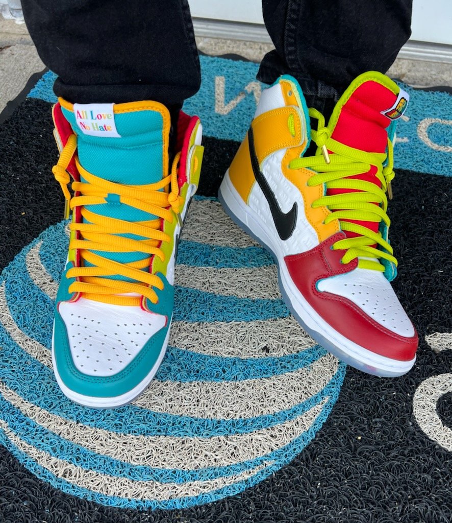 MikeofMentor's tweet photo. Continuing with September's SB Saturday's, Today called for the @FroSkate × Nike SB All love no Hate. Love the details on these so much. 
#LifeAtATT #NikeSB #Wearyourkicks https://t.co/QfRgAhWwlZ