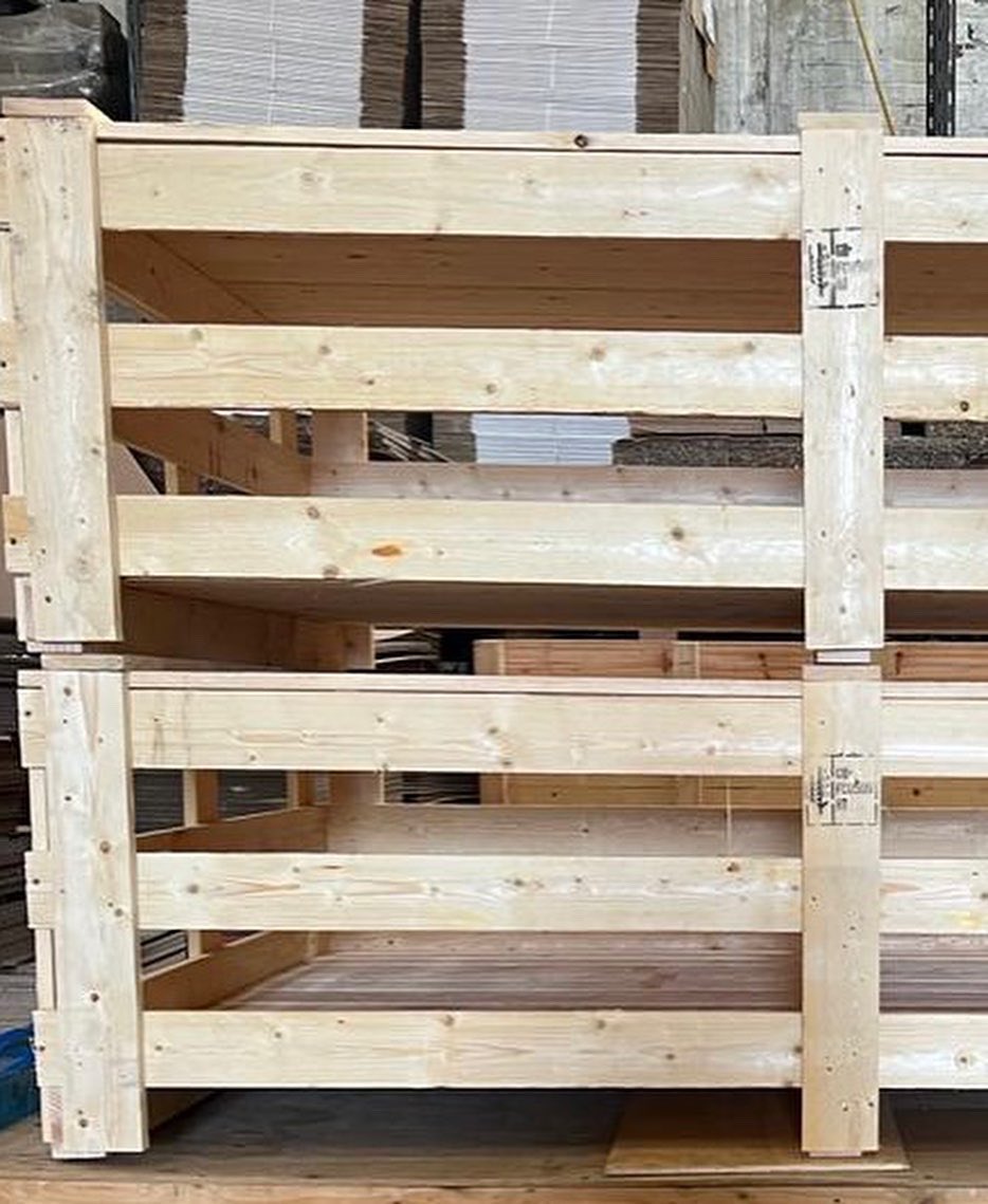 MurraysDPS's tweet photo. We are back !!! First post for a while.
But we are still keeping ourselves busy 👌
Here are few different sized packing cases that we have been building for customers this week.
#heavyduty #recycle #recyclable #cardboard #packaging #packingcases #packagingdesign #liverpool https://t.co/2II8D8C9LE